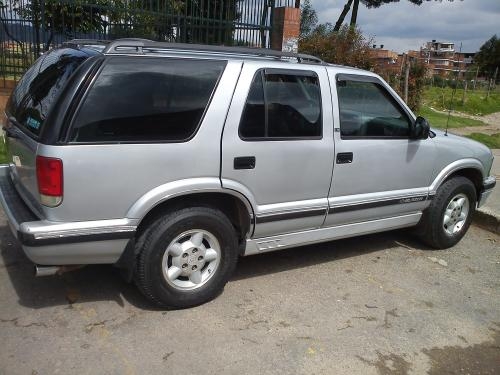 Fotos de Camioneta chevrolet blazer en Bogotá, Colombia